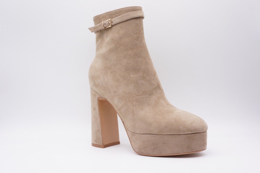 Boots Shoe Spice Boutique | Lola Cruz